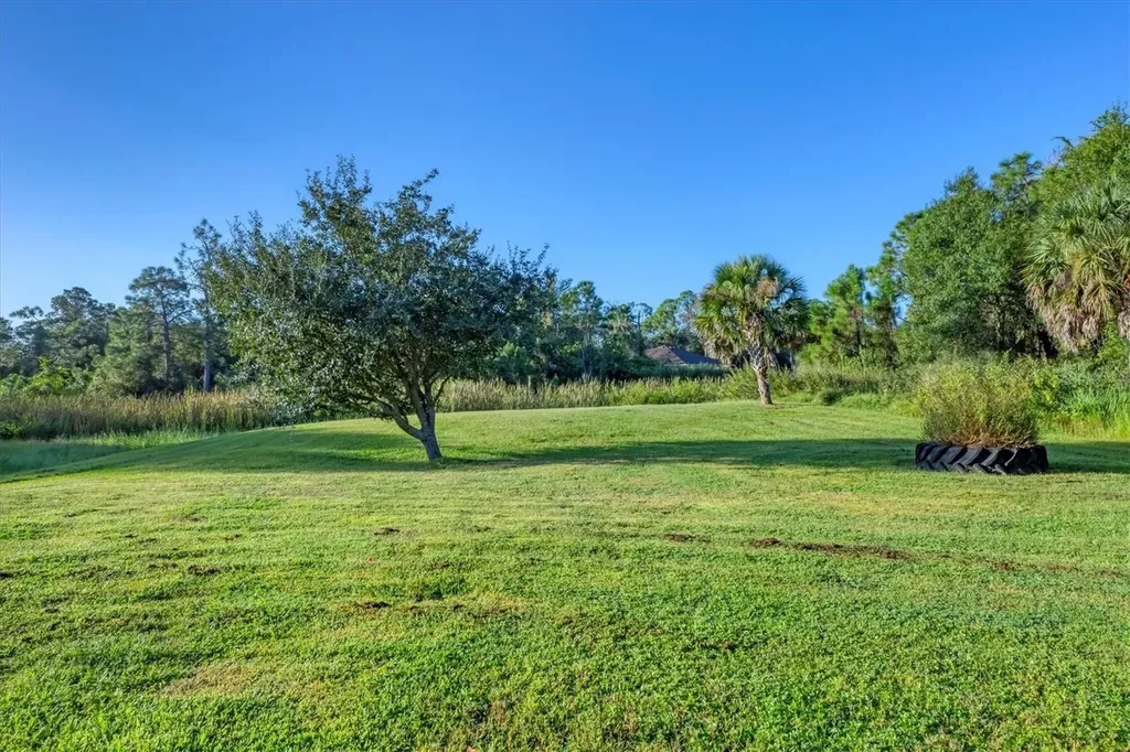 2415 Nowatney Avenue North Port FL 34286