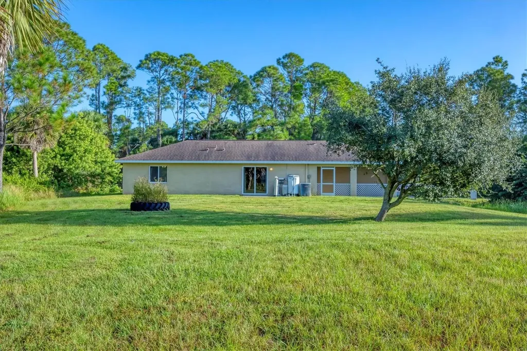 2415 Nowatney Avenue North Port FL 34286