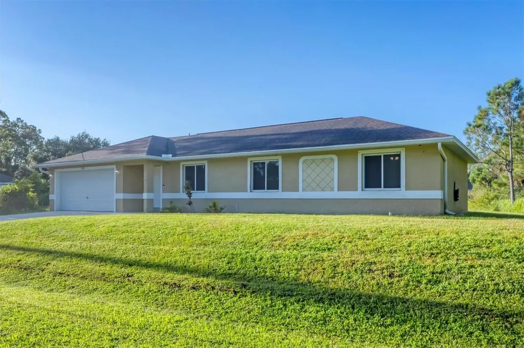 2415 Nowatney Avenue North Port FL 34286