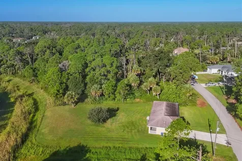 2415 Nowatney Avenue North Port FL 34286