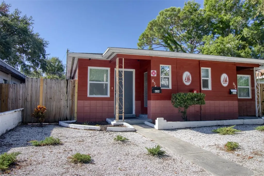 634 15 Avenue S St Petersburg FL 33701