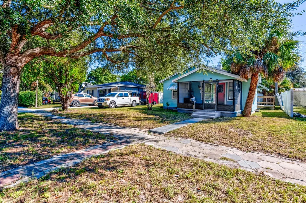 5126 1st Avenue N St Petersburg FL 33710