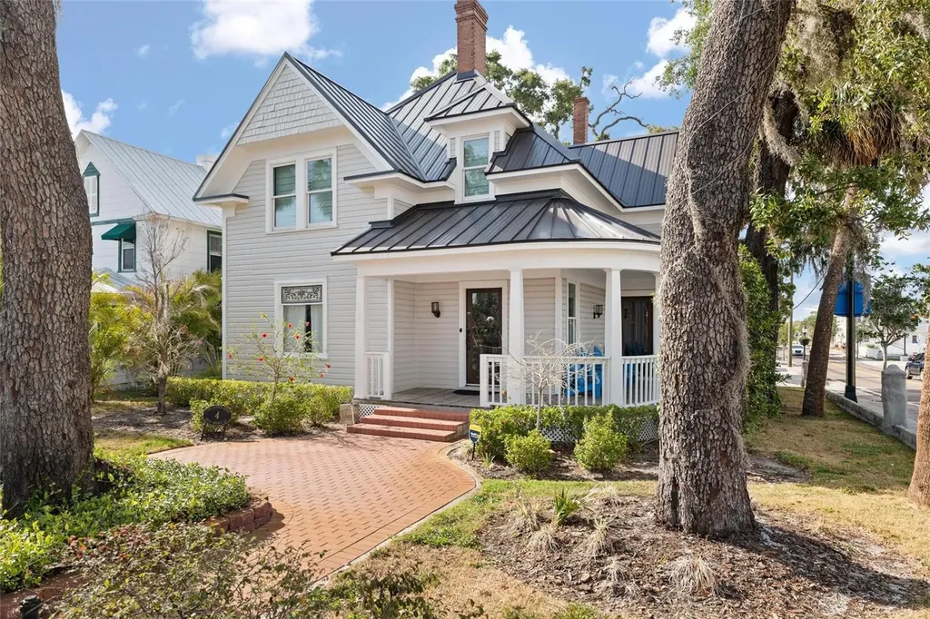 4 W Orange Street Tarpon Springs FL 34689