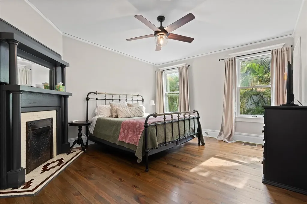 4 W Orange Street Tarpon Springs FL 34689