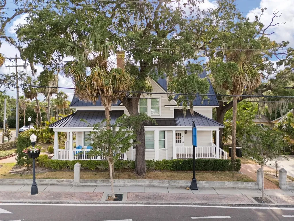 4 W Orange Street Tarpon Springs FL 34689