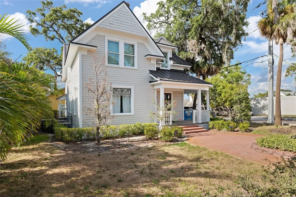 4 W Orange Street Tarpon Springs FL 34689