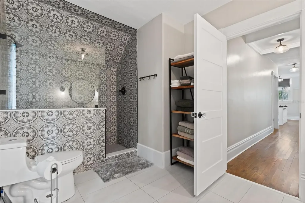 4 W Orange Street Tarpon Springs FL 34689