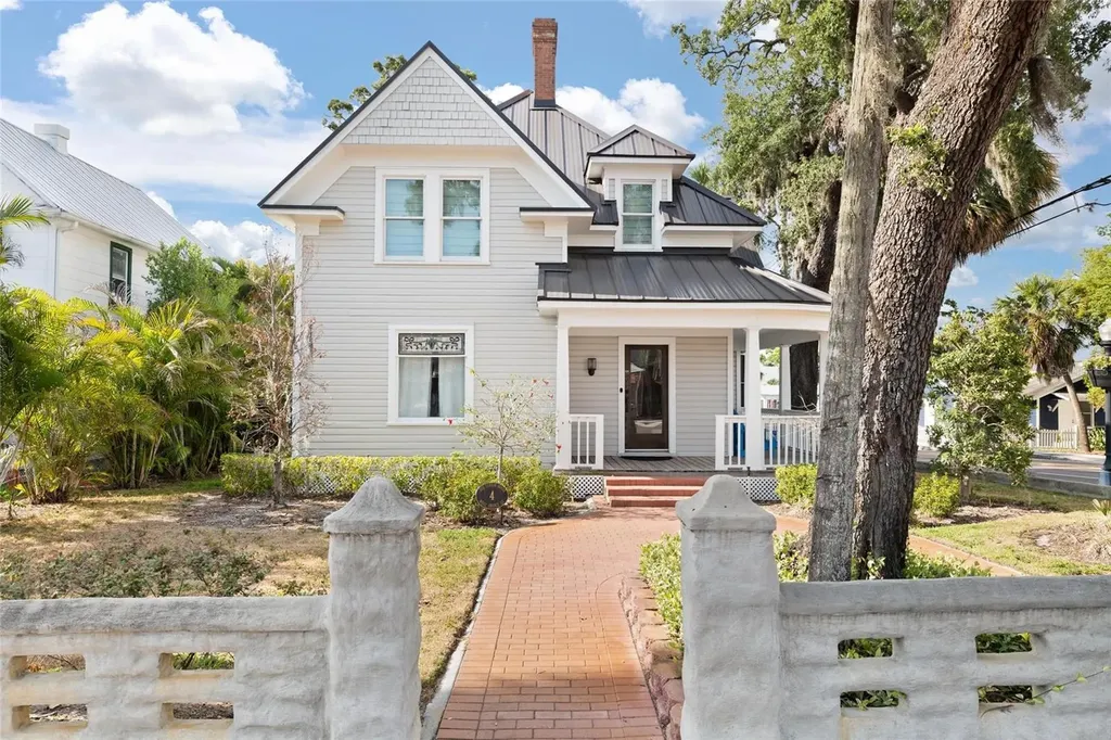 4 W Orange Street Tarpon Springs FL 34689