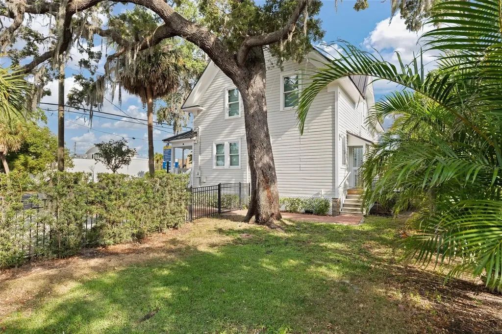 4 W Orange Street Tarpon Springs FL 34689