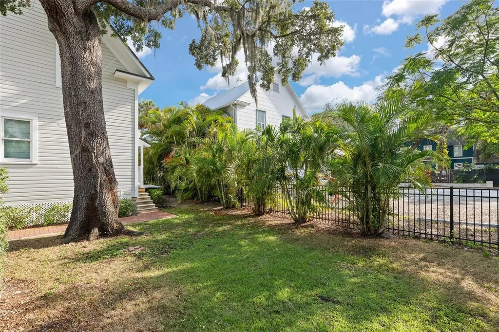 4 W Orange Street Tarpon Springs FL 34689