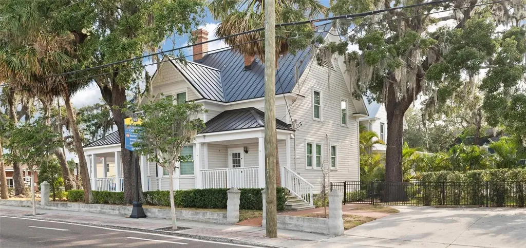 4 W Orange Street Tarpon Springs FL 34689