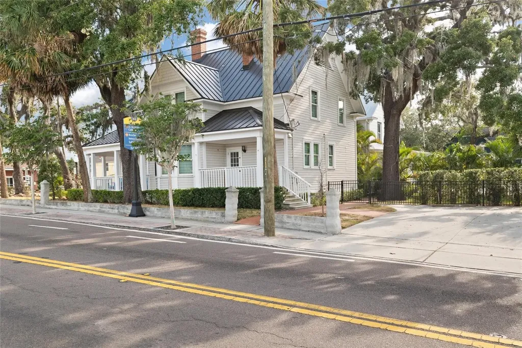 4 W Orange Street Tarpon Springs FL 34689