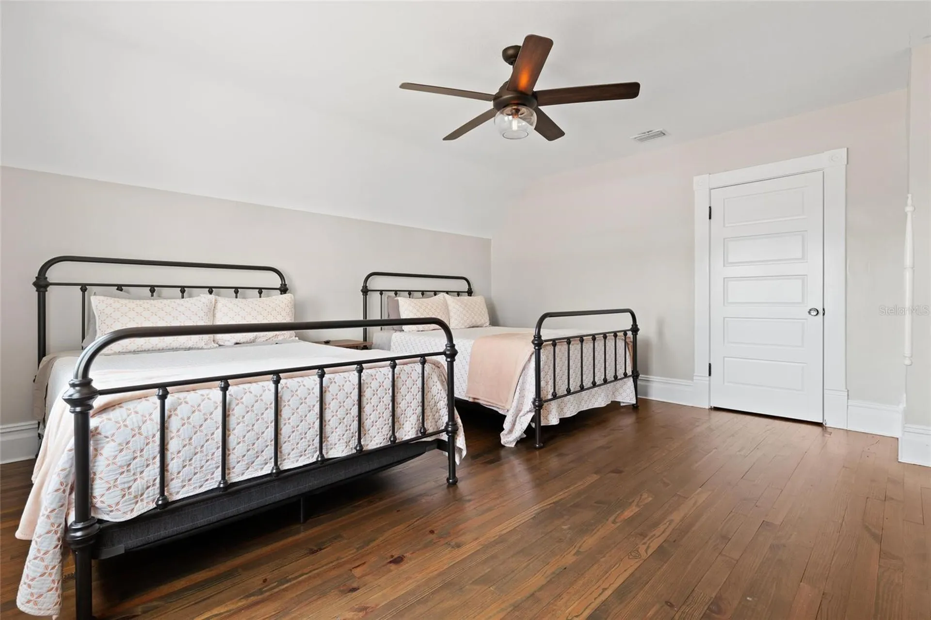 4 W Orange Street Tarpon Springs FL 34689