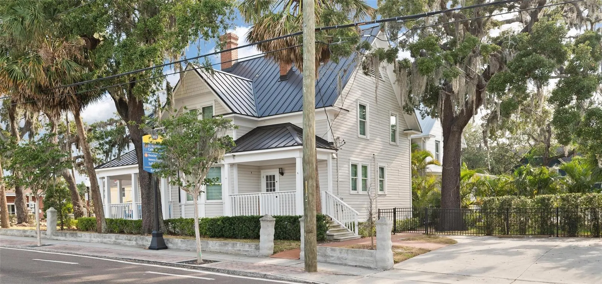 4 W Orange Street Tarpon Springs FL 34689