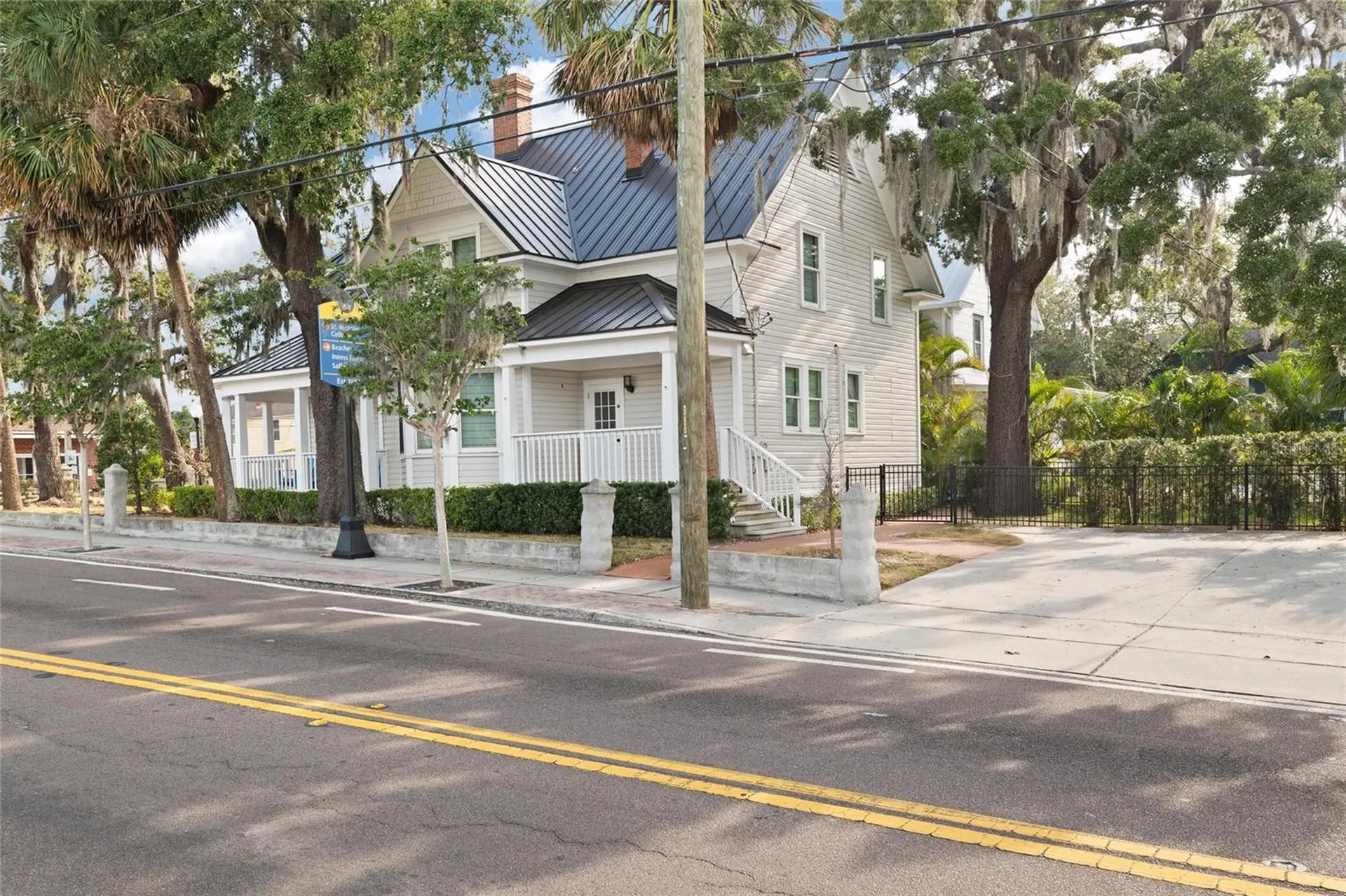 4 W Orange Street Tarpon Springs FL 34689