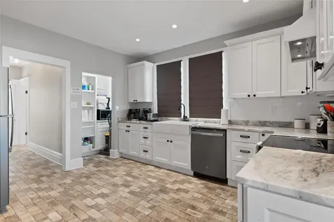 4 W Orange Street Tarpon Springs FL 34689