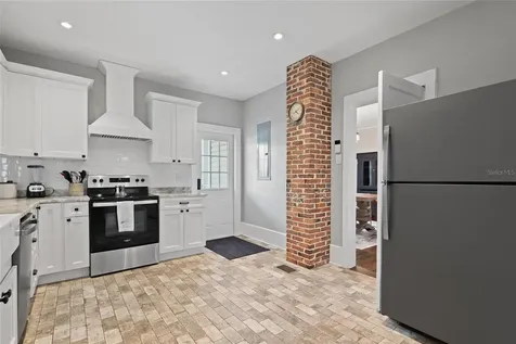 4 W Orange Street Tarpon Springs FL 34689