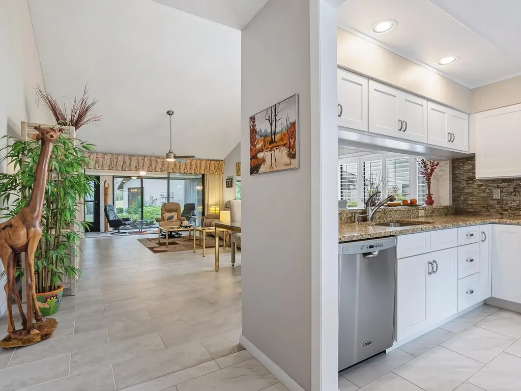 5527 Kingsmere Sarasota FL 34235