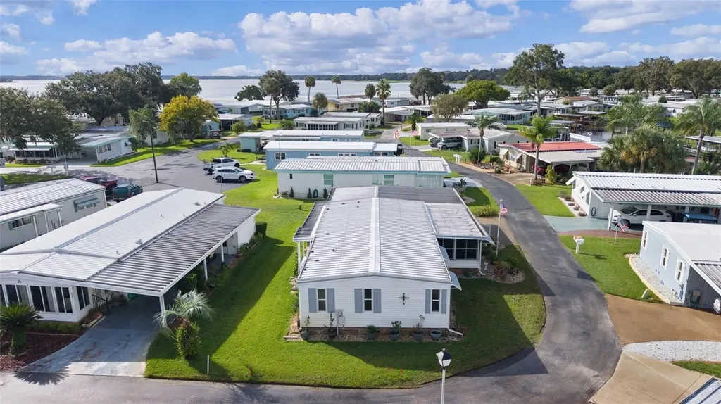 20 Captains Point Fruitland Park FL 34731