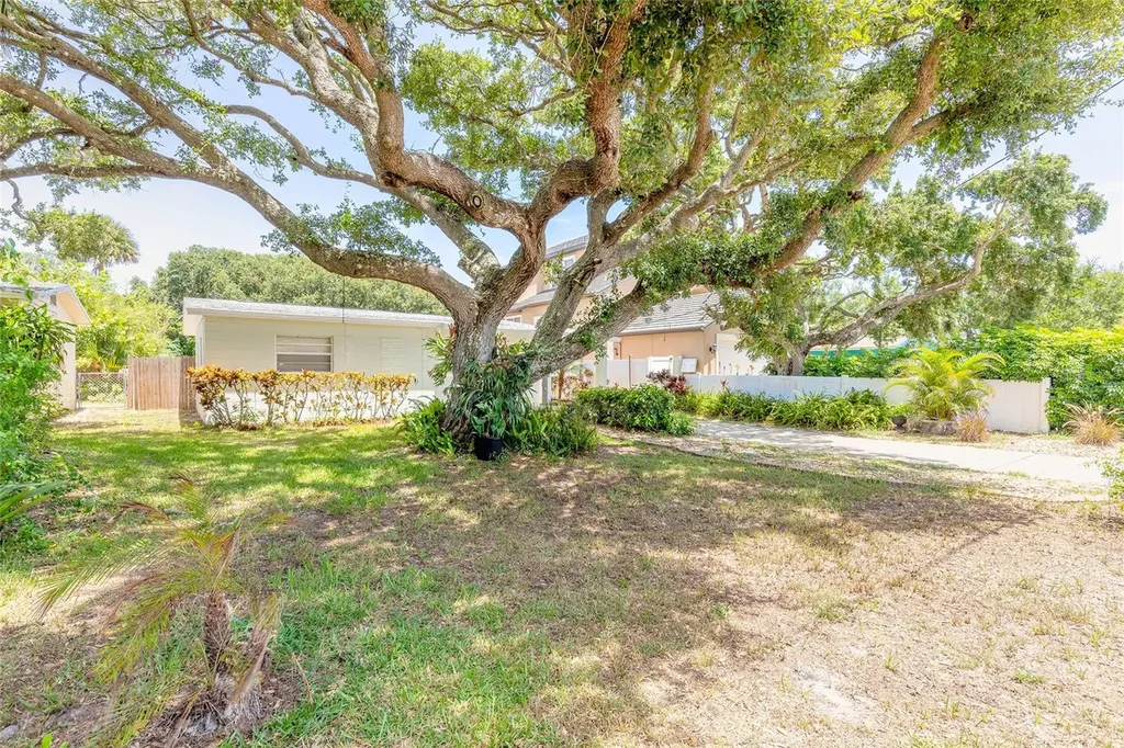 822 E 12th Avenue New Smyrna Beach FL 32169