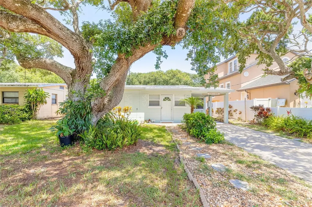 822 E 12th Avenue New Smyrna Beach FL 32169