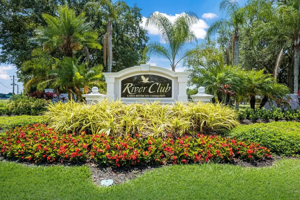 10160 Cherry Hills Avenue Circle Bradenton FL 34202
