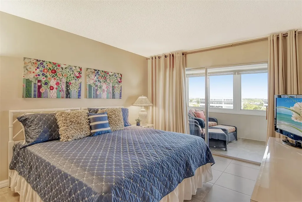 1125 W Peppertree Drive Sarasota FL 34242