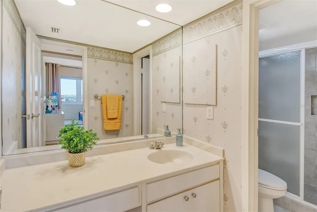 1125 W Peppertree Drive Sarasota FL 34242