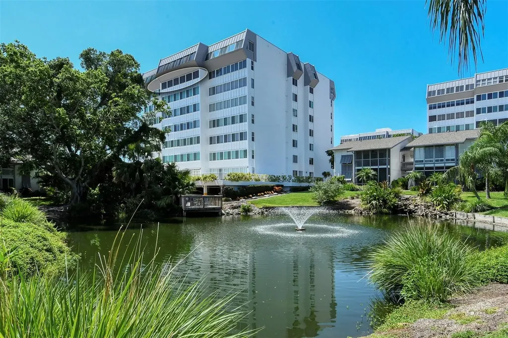 1125 W Peppertree Drive Sarasota FL 34242