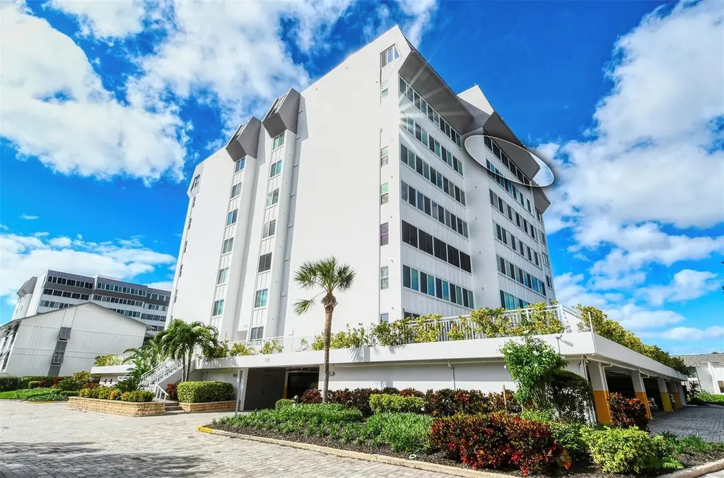 1125 W Peppertree Drive Sarasota FL 34242