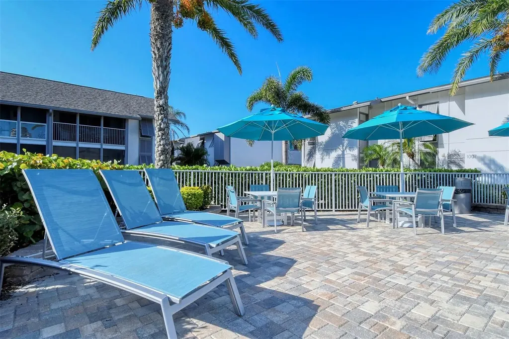 1125 W Peppertree Drive Sarasota FL 34242