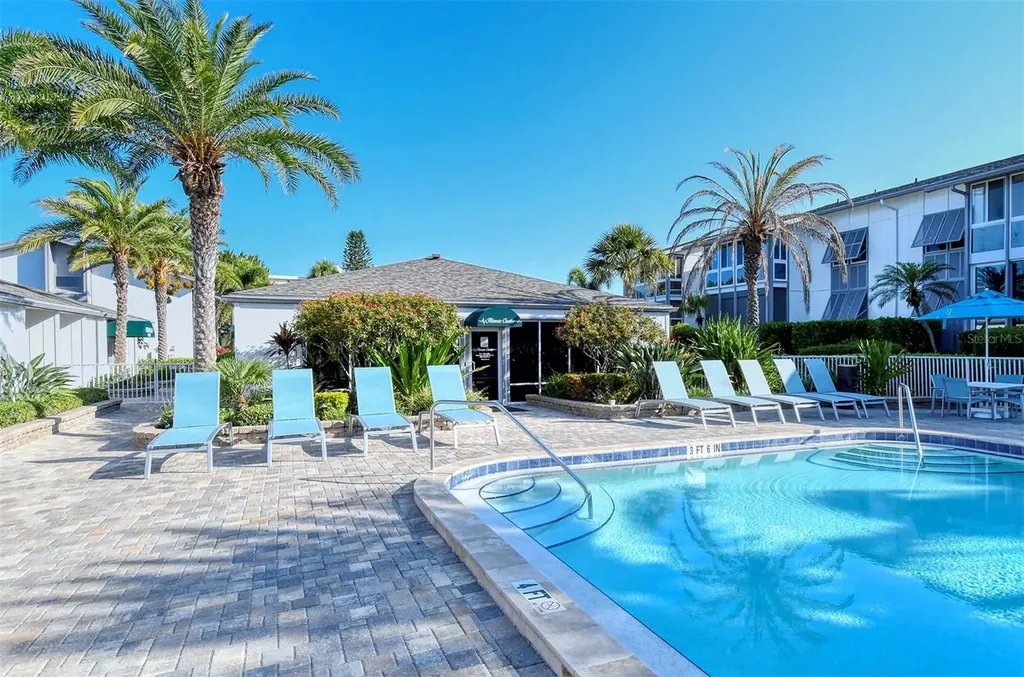 1125 W Peppertree Drive Sarasota FL 34242