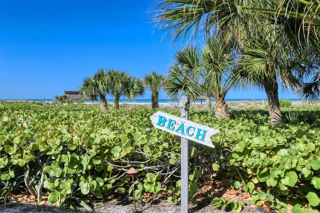 1125 W Peppertree Drive Sarasota FL 34242