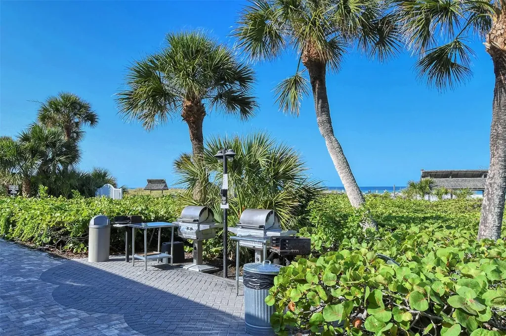 1125 W Peppertree Drive Sarasota FL 34242