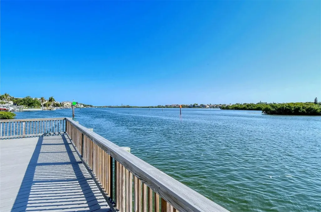 1125 W Peppertree Drive Sarasota FL 34242