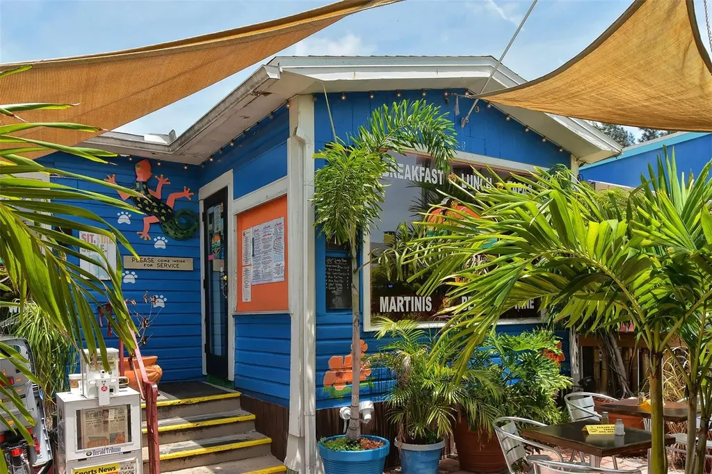 1125 W Peppertree Drive Sarasota FL 34242