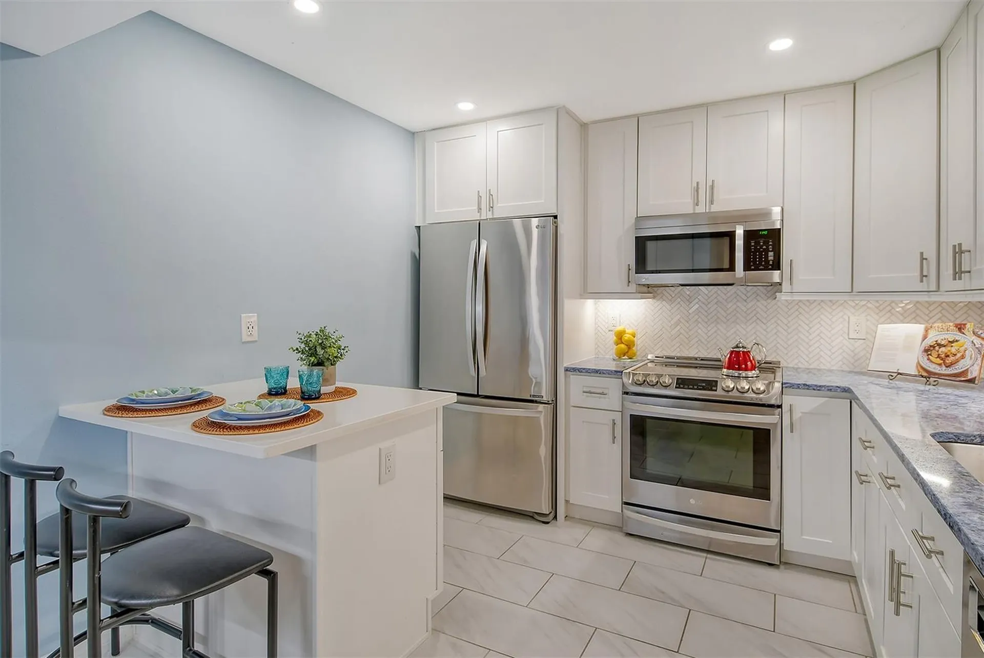 1125 W Peppertree Drive Sarasota FL 34242