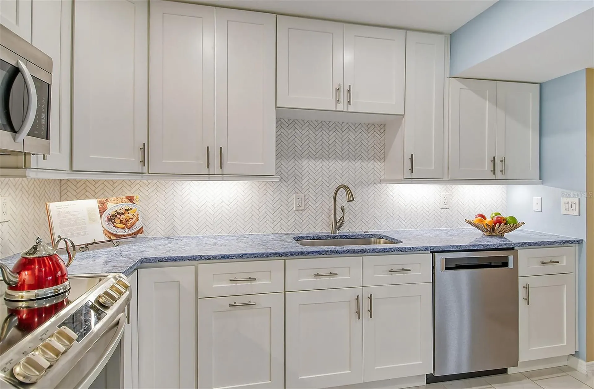 1125 W Peppertree Drive Sarasota FL 34242