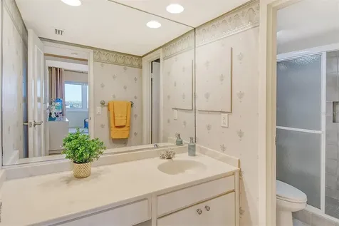 1125 W Peppertree Drive Sarasota FL 34242