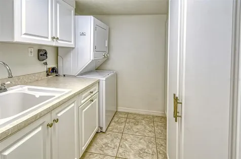 1125 W Peppertree Drive Sarasota FL 34242