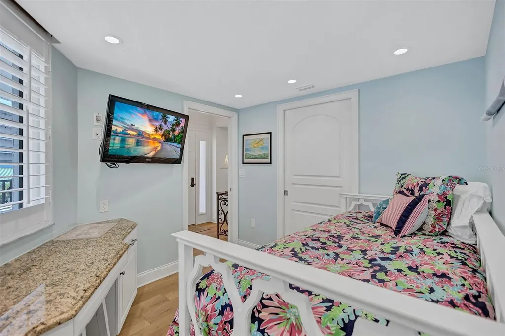 5880 Midnight Pass Road Sarasota FL 34242