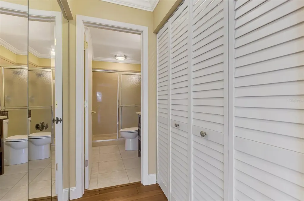 4489 Longmeadow Sarasota FL 34235