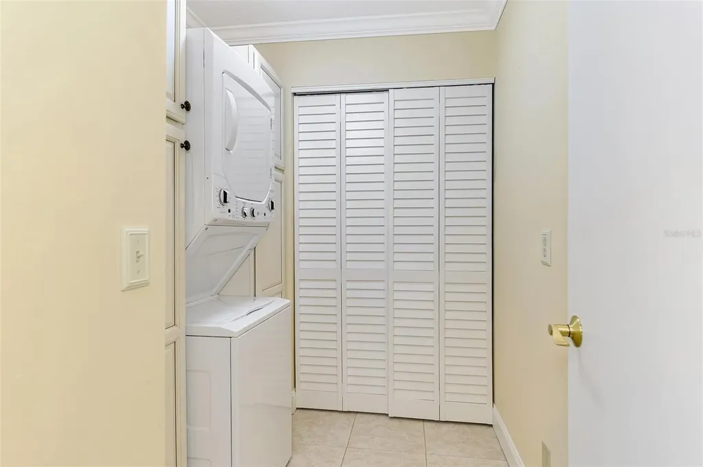 4489 Longmeadow Sarasota FL 34235