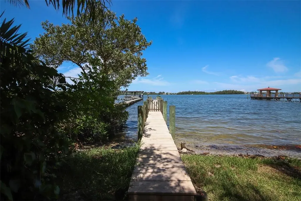1351 Dixie Lee Lane Sarasota FL 34231