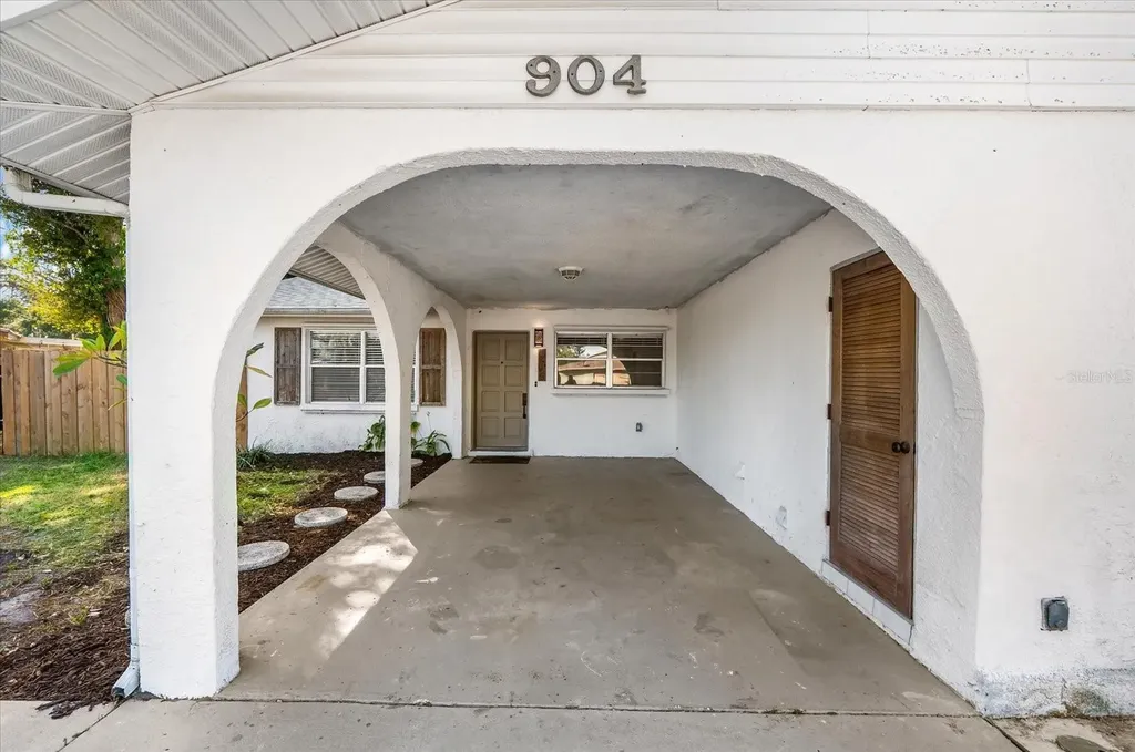 904 66th Avenue W Bradenton FL 34207