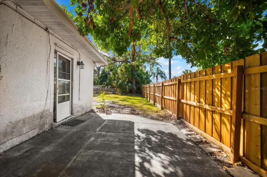 904 66th Avenue W Bradenton FL 34207