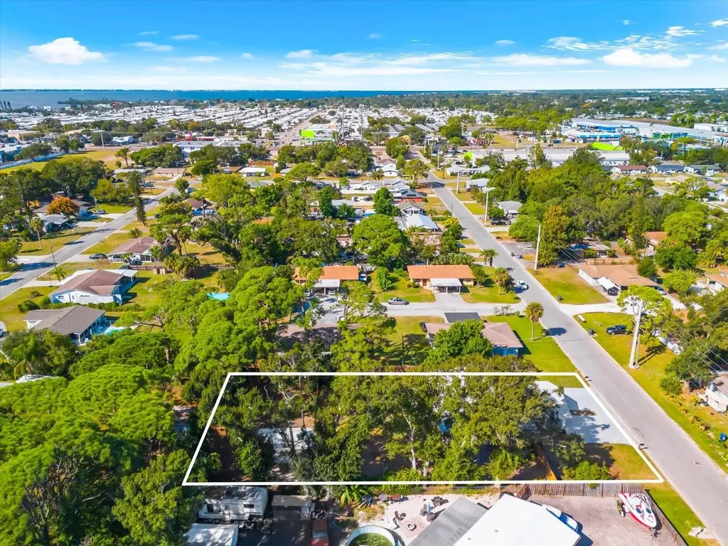 904 66th Avenue W Bradenton FL 34207