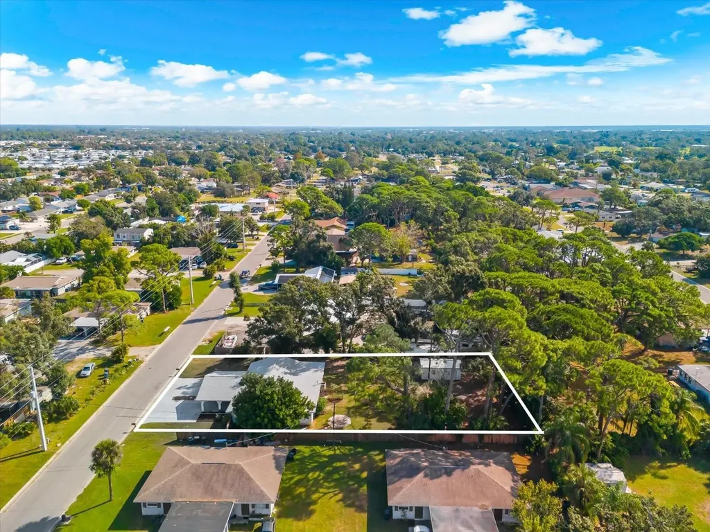904 66th Avenue W Bradenton FL 34207