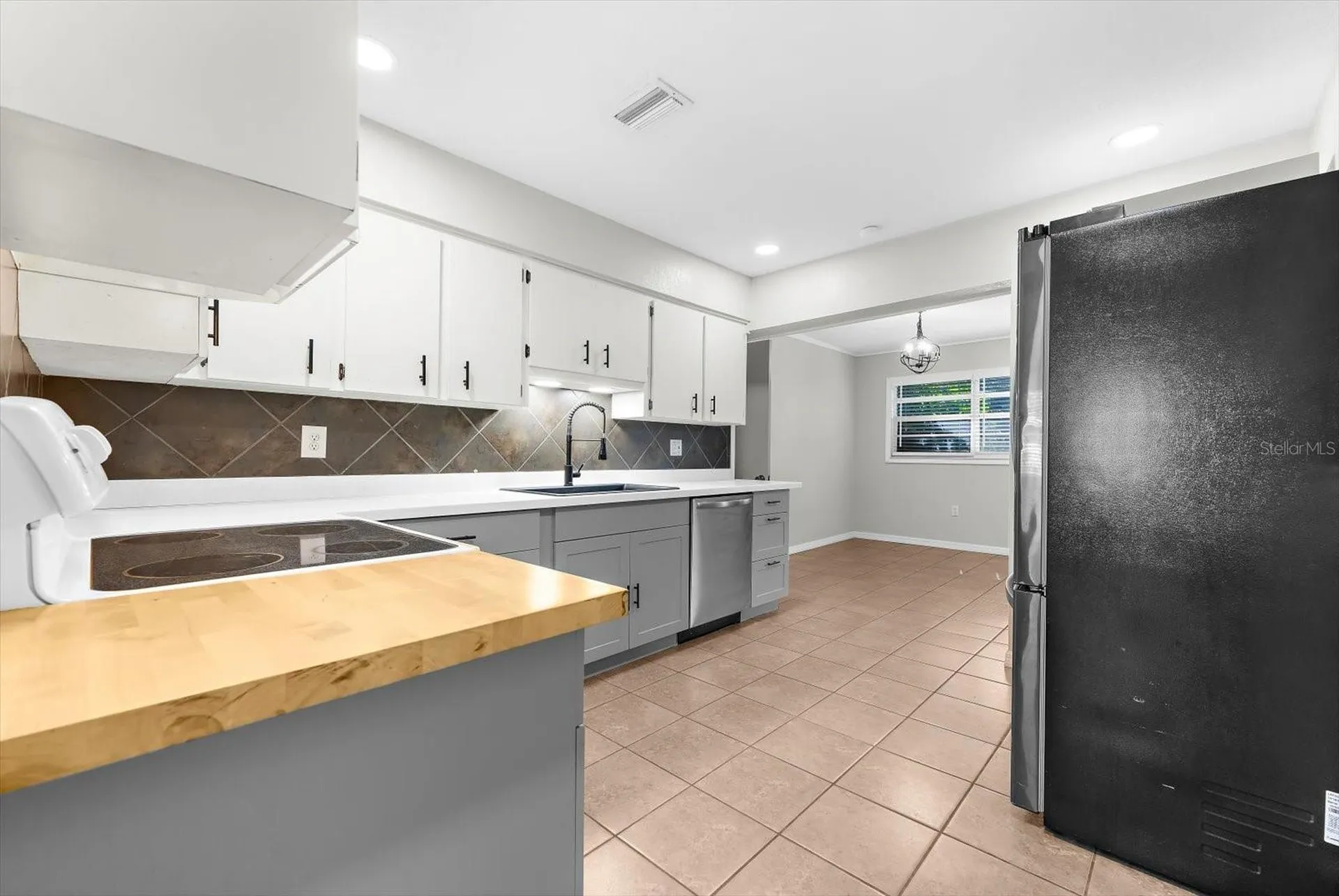 904 66th Avenue W Bradenton FL 34207
