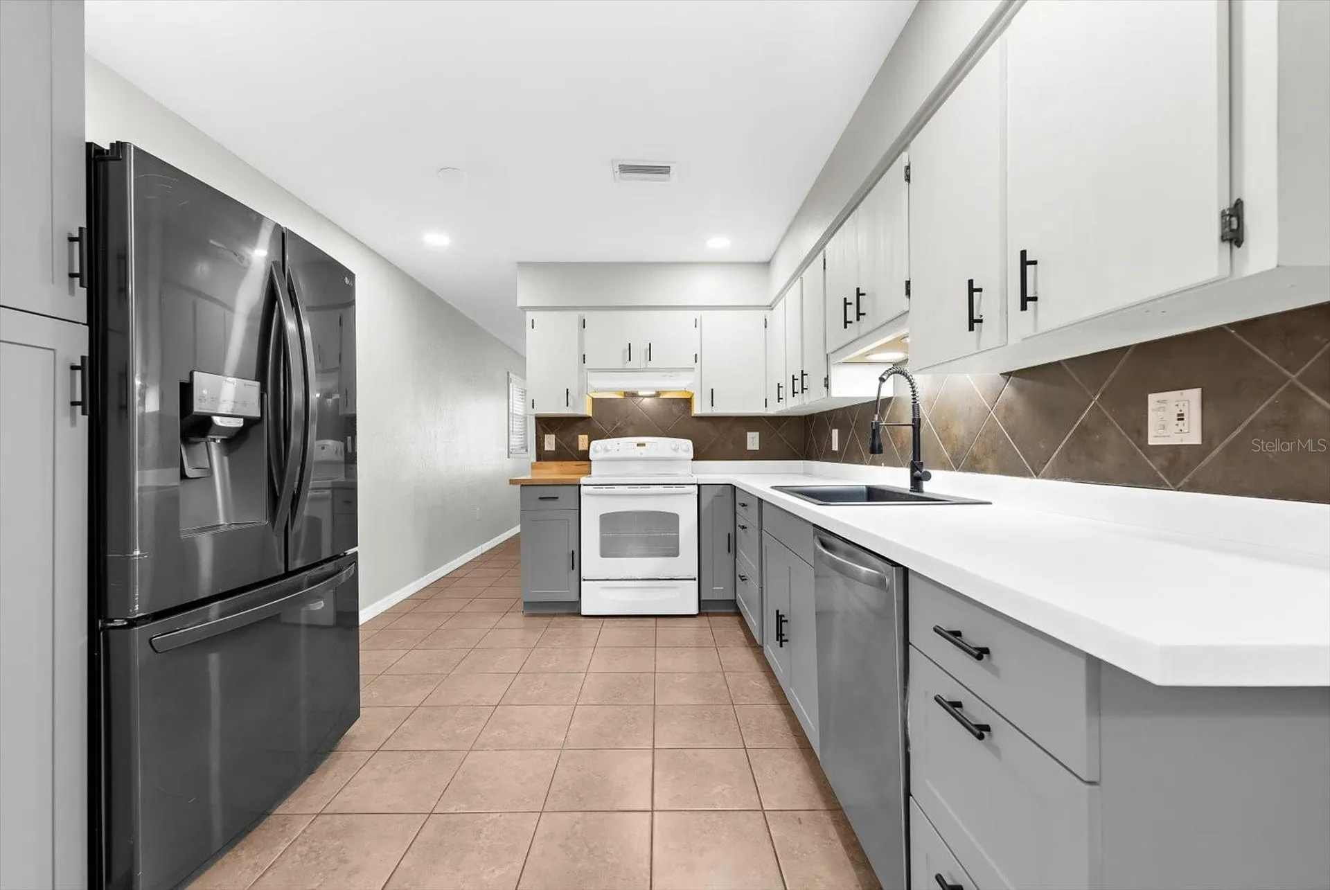 904 66th Avenue W Bradenton FL 34207